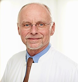 Dr. Werner Meyer-Gattermann, Facharzt für plastische und ästhetische Chirurgie in Hannover ist ein sehr erfahrener plasitscher Chirurg und berichtet in BeautyGuide X über Hyaluronsäure