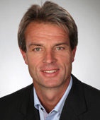 Dr. Med. Torsten Kantelhardt palstischer und äasthetischer Chirurg Beauty Doc Präsident der DGÄPC